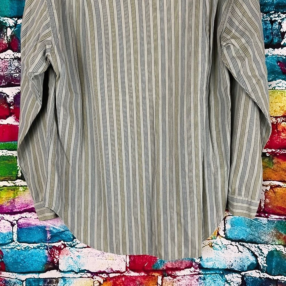 Royal Robbins Striped Long sleeve Button Front Shirt size Medium - Picture 8 of 9